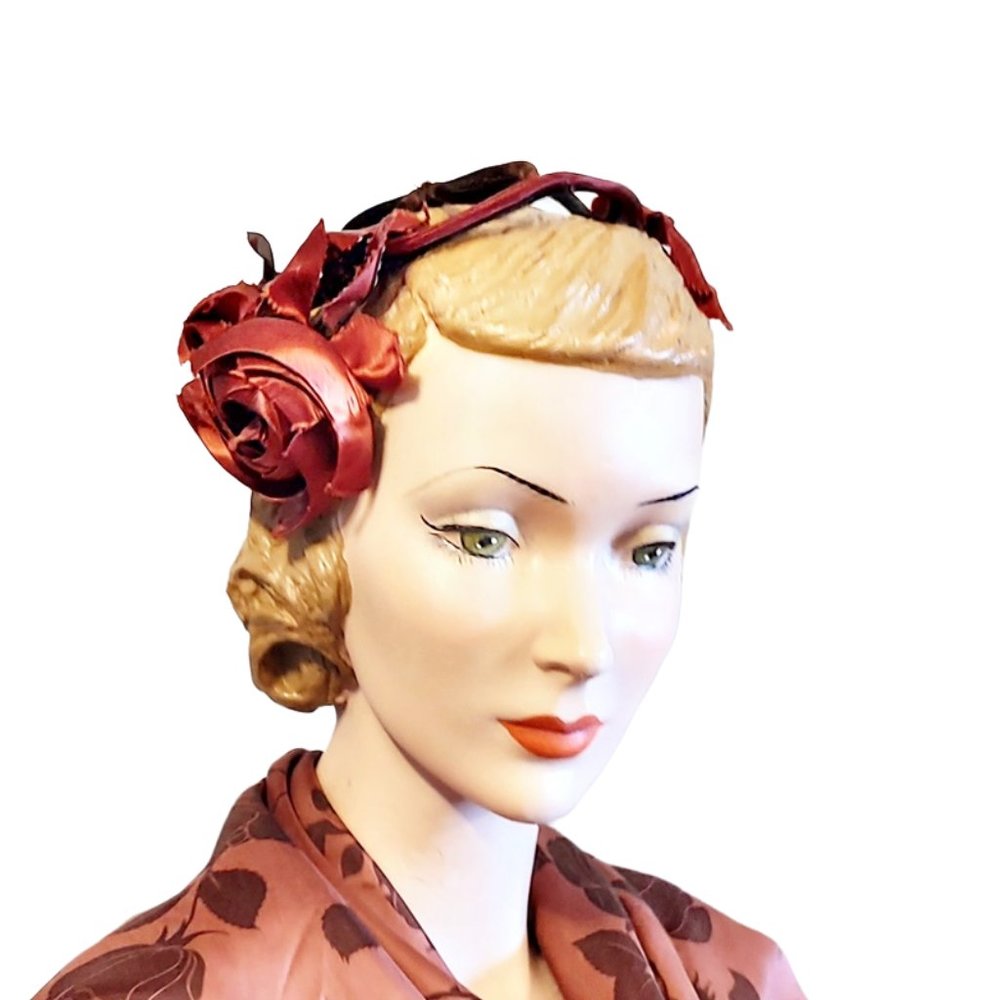 1950s Vintage Brown Velvet Cocktail Dinner Hat With a Large Satin Side Rose